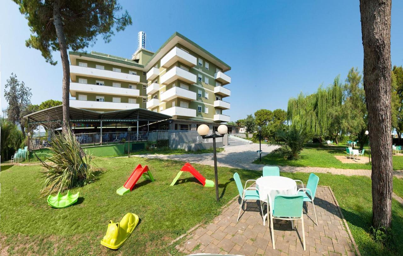Hotel Smeraldo 길라노바리도 외부 사진