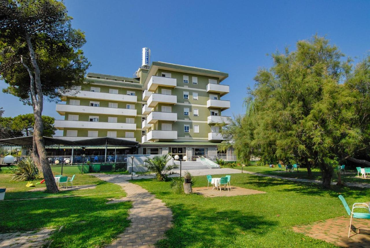 Hotel Smeraldo 길라노바리도 외부 사진