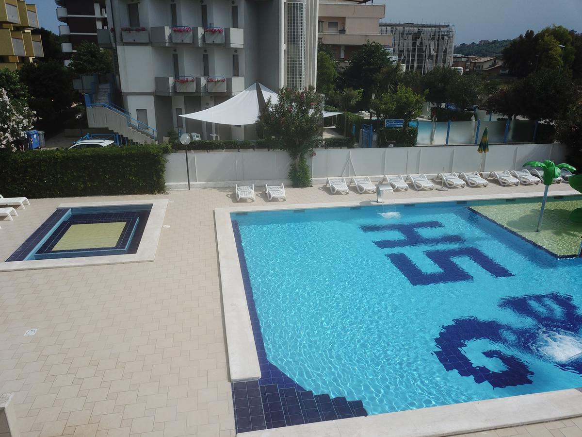 Hotel Smeraldo 길라노바리도 외부 사진
